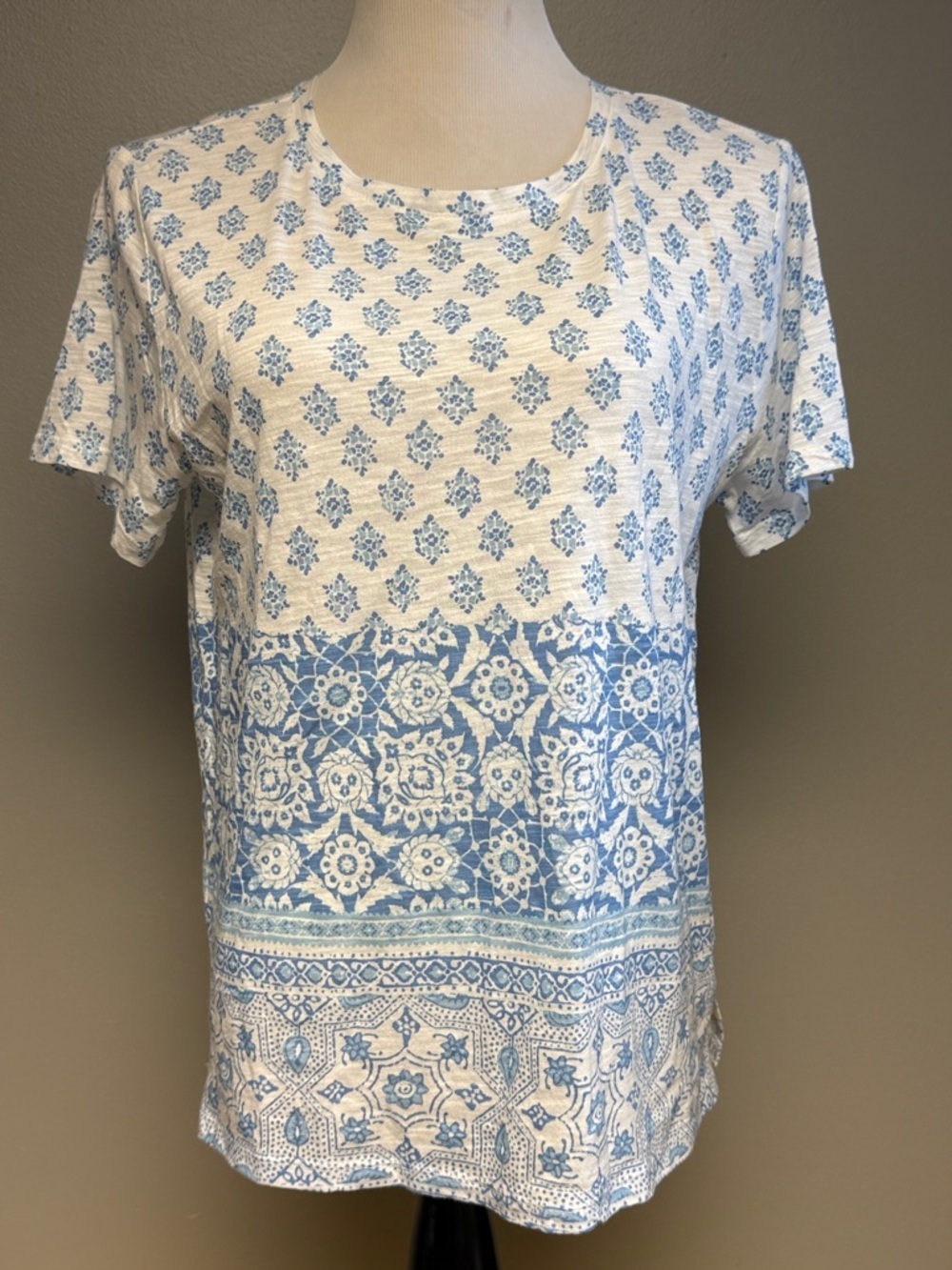 Lucky Brand Blue White Print Tee Size Small Cotton Modal Soft